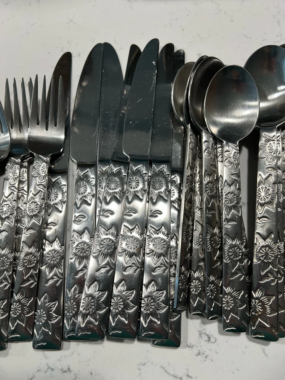 Pfaltzgraff Nautica Island Flower Stainless Steel Flatwear Set. Serves 8 =40 Pcs